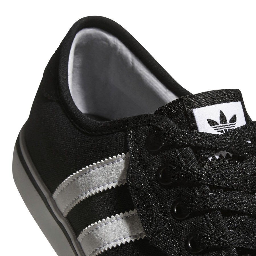Adidas Seeley Black/White/Gum