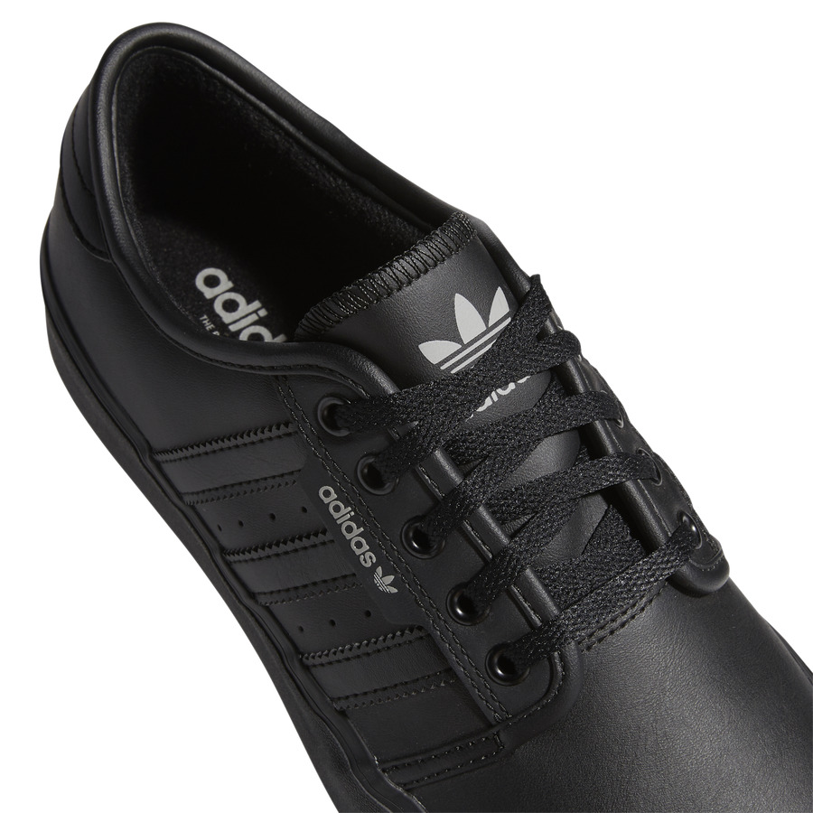 Adidas Seeley XT Black/Black/Black